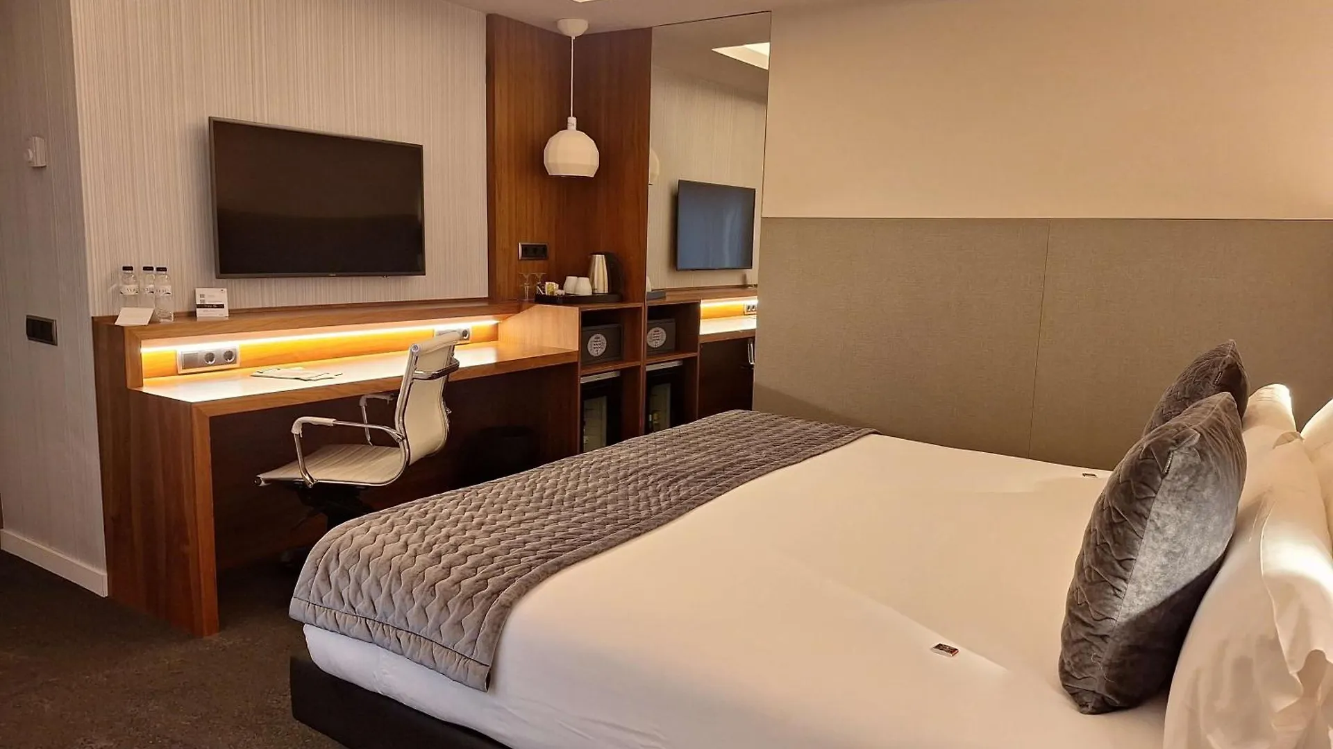 ****  Best Western Premier Hotel Dante Barcelona Spain