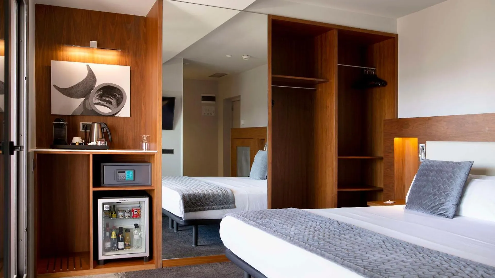 Best Western Premier Hotel Dante Barcelona 4*,